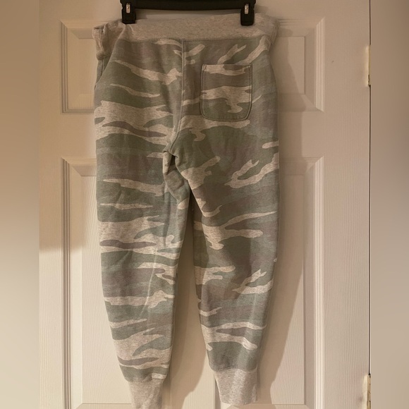 🔴3/$10🔴Aerie size small camouflage joggers - Picture 2 of 5